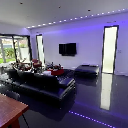 De Luxe, Proche Bordeaux, Parking Prive