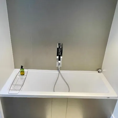 De Luxe, Proche Bordeaux, Parking Prive Villa