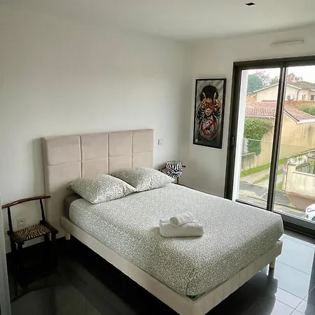 De Luxe, Proche Bordeaux, Parking Prive * Bruges