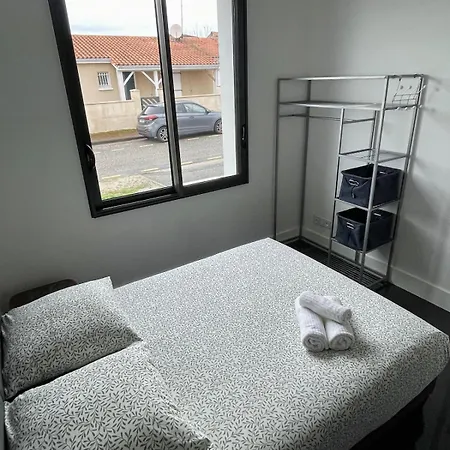 De Luxe, Proche Bordeaux, Parking Prive Bruges