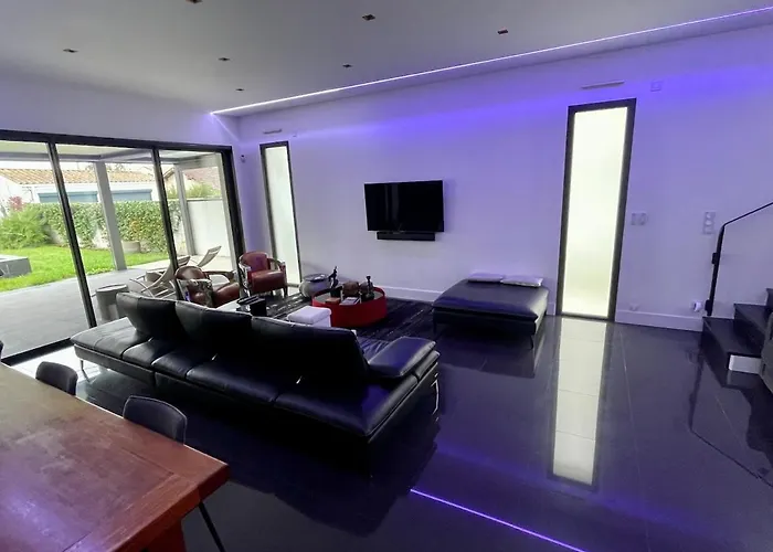 De Luxe, Proche Bordeaux, Parking Prive