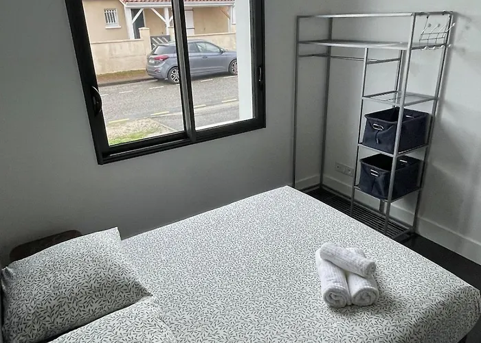 De Luxe, Proche Bordeaux, Parking Prive ברוז'